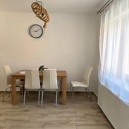 Liget Vendeghaz منزل للإقامة Kazar